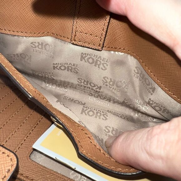 Michael Kors NWT Jet Set Phone Wristlet Large Wallet - Picture 6 of 13